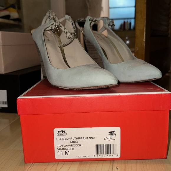 Trending pointy toe wedge!! - Picture 3 of 11